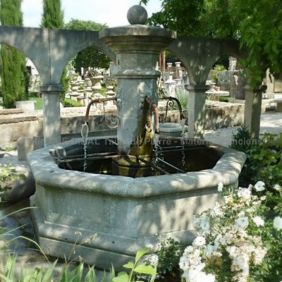 Fontaine De Provence En Pierre Fontaine Centrale Chez Atelier Bidal