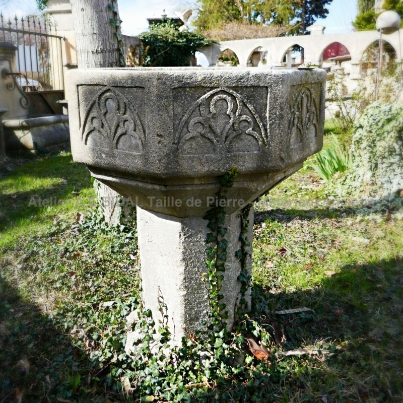 Patinated stone holy water font by the stonemason Alain BIDAL, Provence