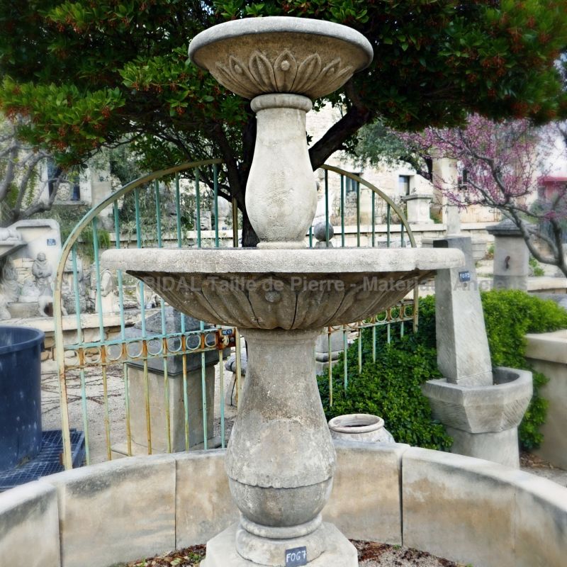 Central column with two large overflowing bowls in stone on our fountain of Provence - Atelier Alain BIDAL (Provence)