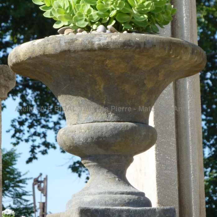 Large vase évasé en pierre naturelle de Provence