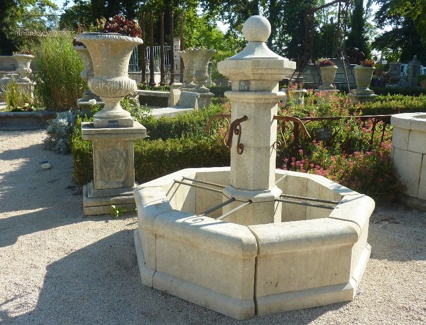Fontaine avec bassin en pierre reconstituée modèle AMSTERDAM
