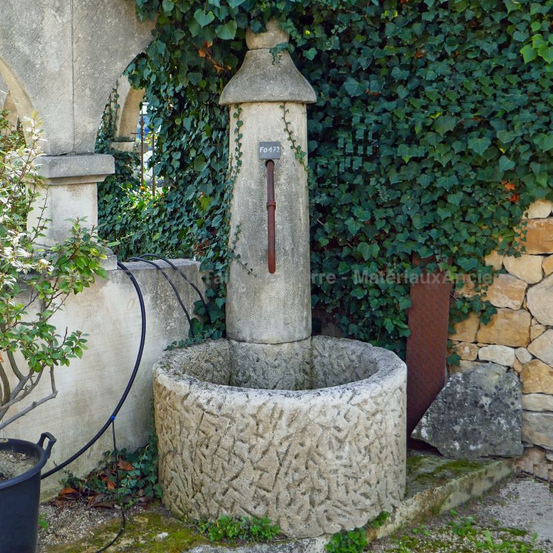 Garden fountain, an element of decoration for small spaces outside by the stonemason Alain Bidal.