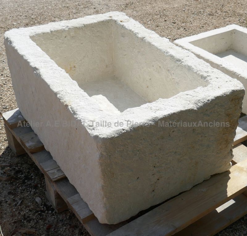 Atelier Alain BIDAL : wide selection of stone sinks at affordable prices.