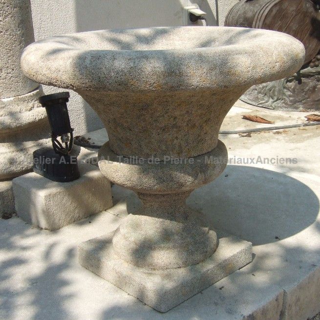 Large vase évasé en pierre naturelle de Provence