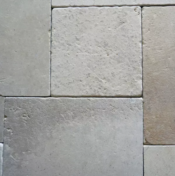 Dallage Massangis Beige clair Opus Romain vieilli pour extérieur ou intérieur par le tailleur de pierre Alain BIDAL