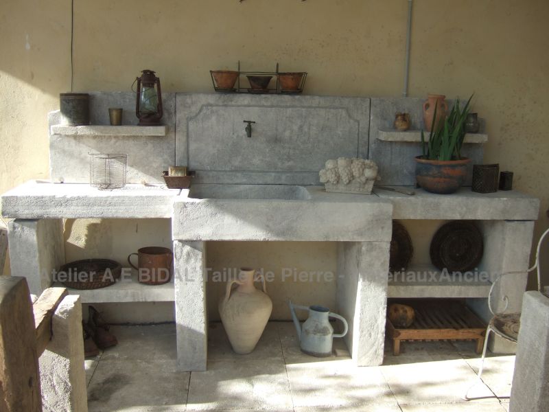 Exceptional summer stone kitchen - Quality outdoor furniture in stone by the Atelier Alain Bidal (Provence)