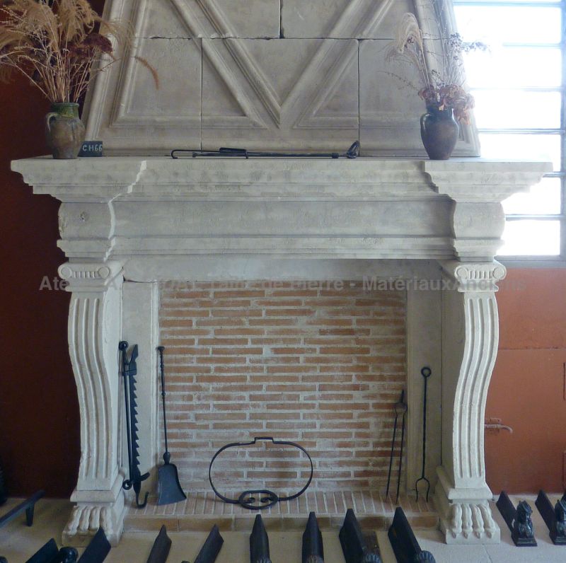 Cheminée en pierre de Provence (montagne du Lubéron) par le tailleur de pierre Alain BIDAL