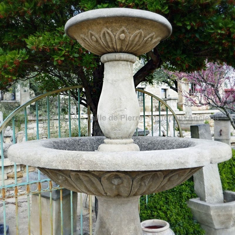The stone cutting specialist in Provence Alain BIDAL present this 2-tier village fountain in carved limestone.