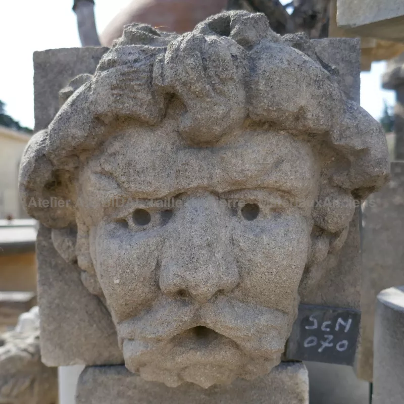 Stone sculpture hand-crafted in Provence by the artisan stone cutter Alain BIDAL