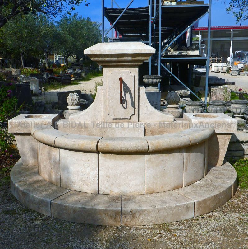 Frost-resistant stone garden fountain by the stonemason in Provence Alain BIDAL
