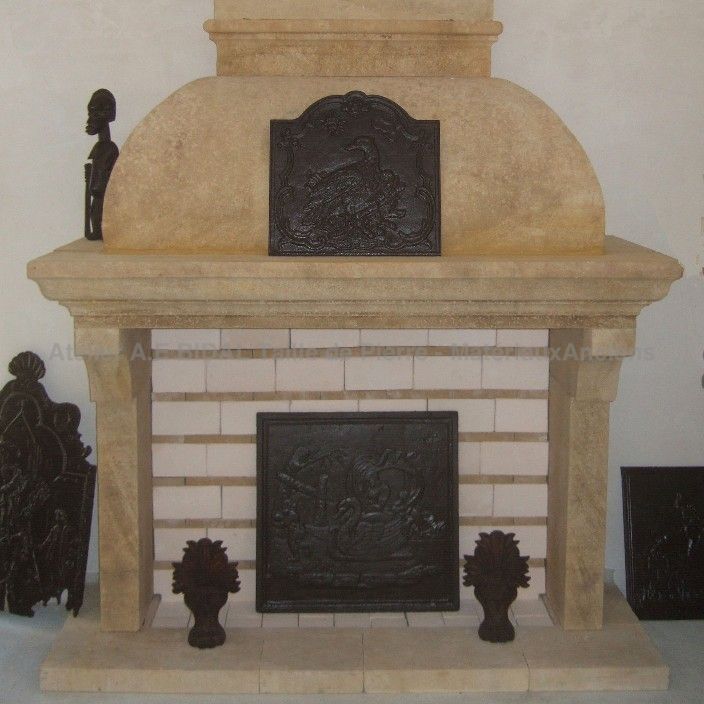 Pierre naturelle pour cette cheminée provençale - Atelier Alain BIDAL (Provence)