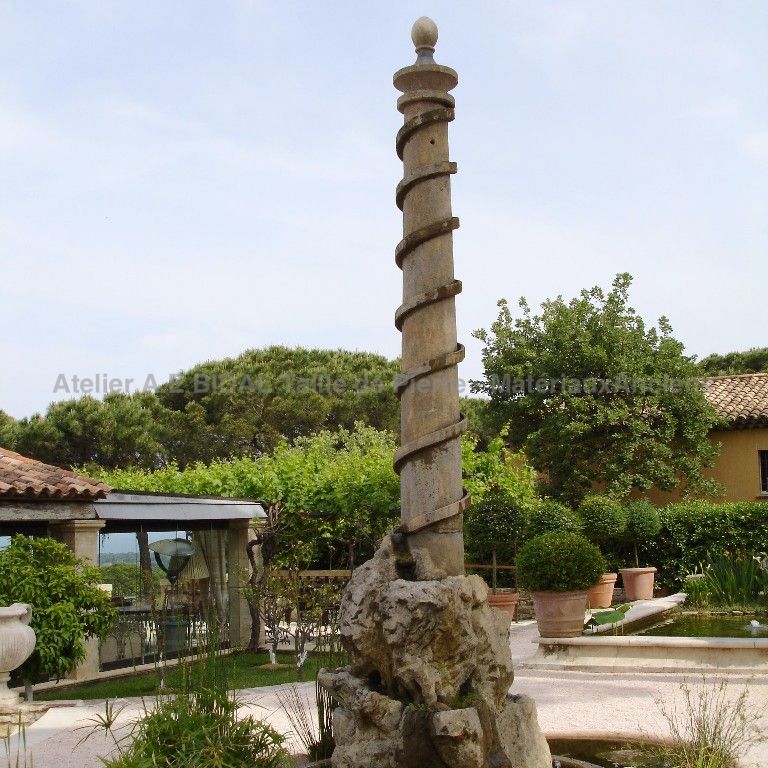 Outdoor decoration fountain : an original decoration in carved limestone - Atelier Alain BIDAL (Provence)