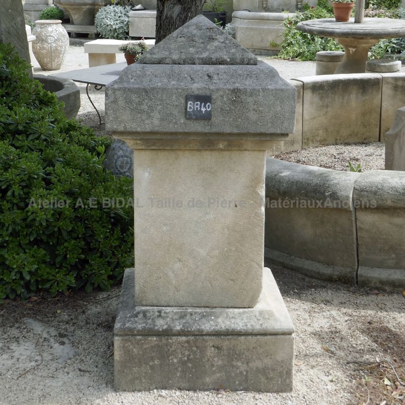 Stone marker - Stone cutting workshop Alain Bidal, Provence.