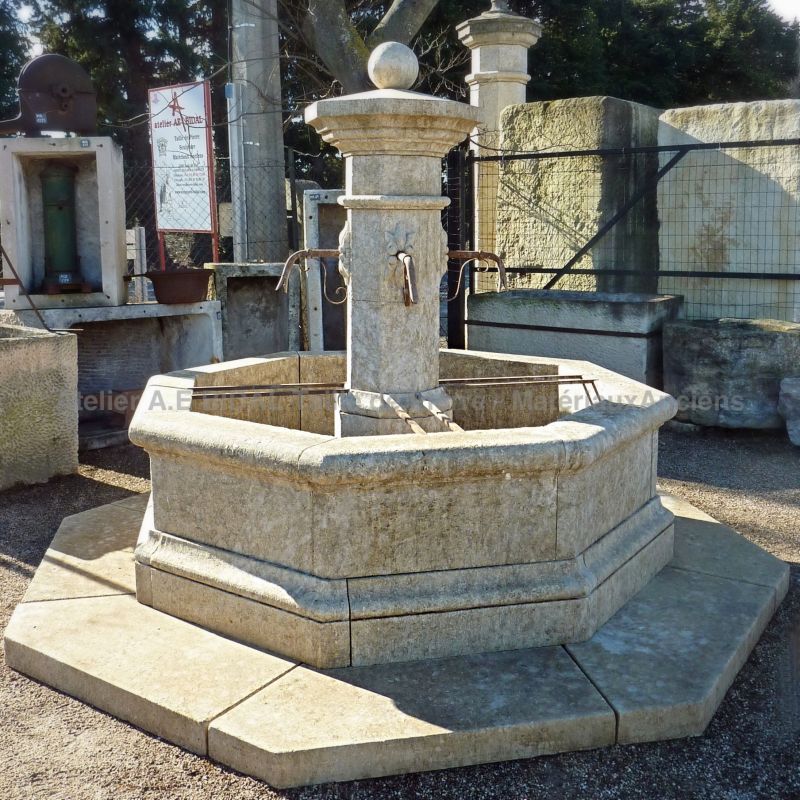 Central fountain in carved limestone by the craftsman-stone mason Alain Bidal in Provence