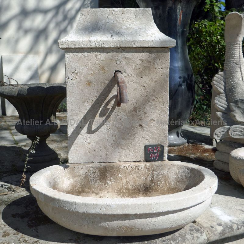 Rustic style garden fountain - a lovely stone fountain - Atelier Alain BIDAL (Provence)