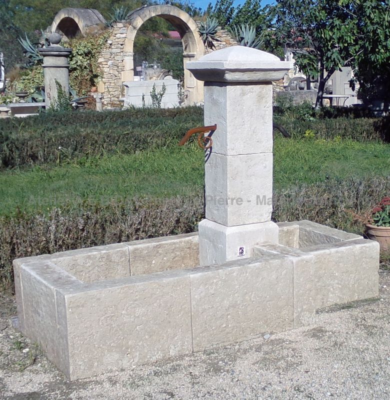 Charming fountain with 2 basins in carved limestone - Atelier Alain BIDAL (Provence)