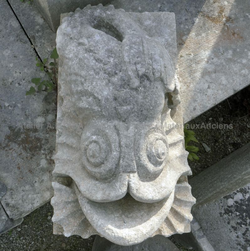 Water spitting fish : a fine sculpture ins tone by the stone mason Alain BIDAL, Provence