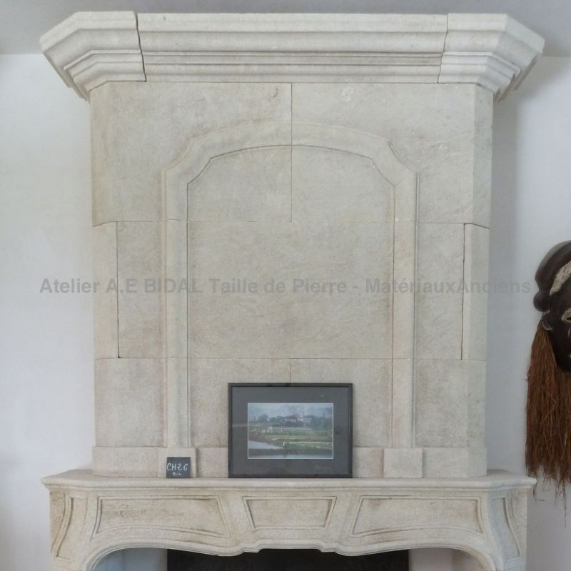 Louis XIV mantelpiece carved in Provence natural limestone - Atelier Alain BIDAL (Provence)