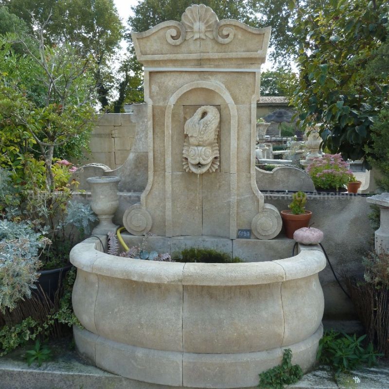 Mural outdoor fountain - a new sucessfull edition of a traditional village fountain