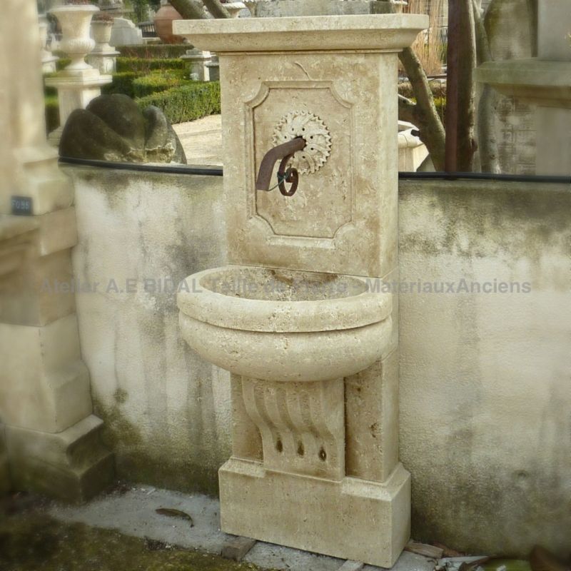 Small fountain in carved limestone 100% natural - Atelier Alain BIDAL (Provence)