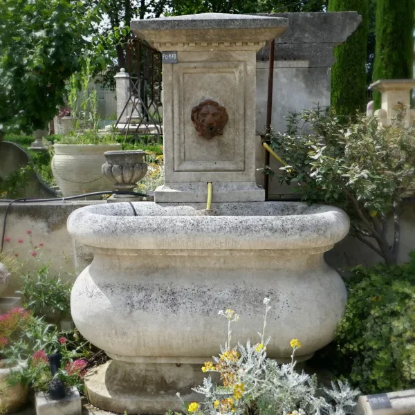 Garden fountain by the stonemason in Provence Alain Bidal.