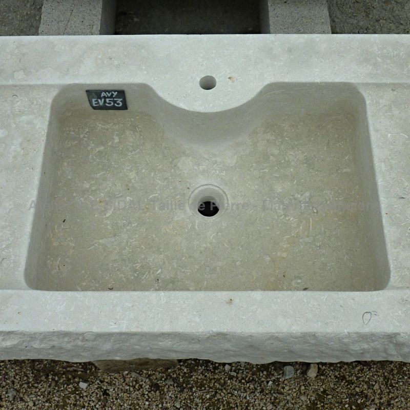 Kitchen in white stone carved by the artisan stonemason Alain BIDAL in Provence