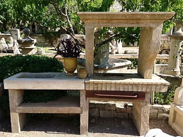 Provencal style barbecue made of natural stone in our workshops in Provence.