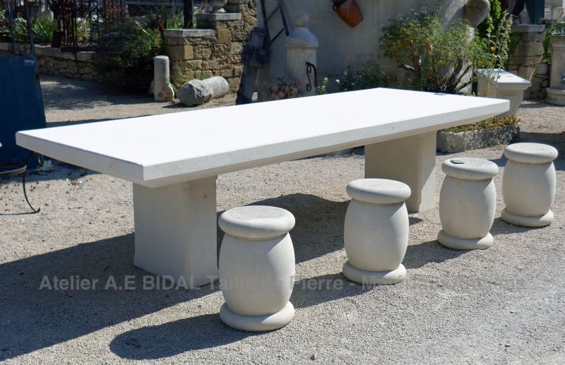 Meuble déco en pierre : table en pierre pour intérieur ou extérieur - Atelier Alain BIDAL (Provence).