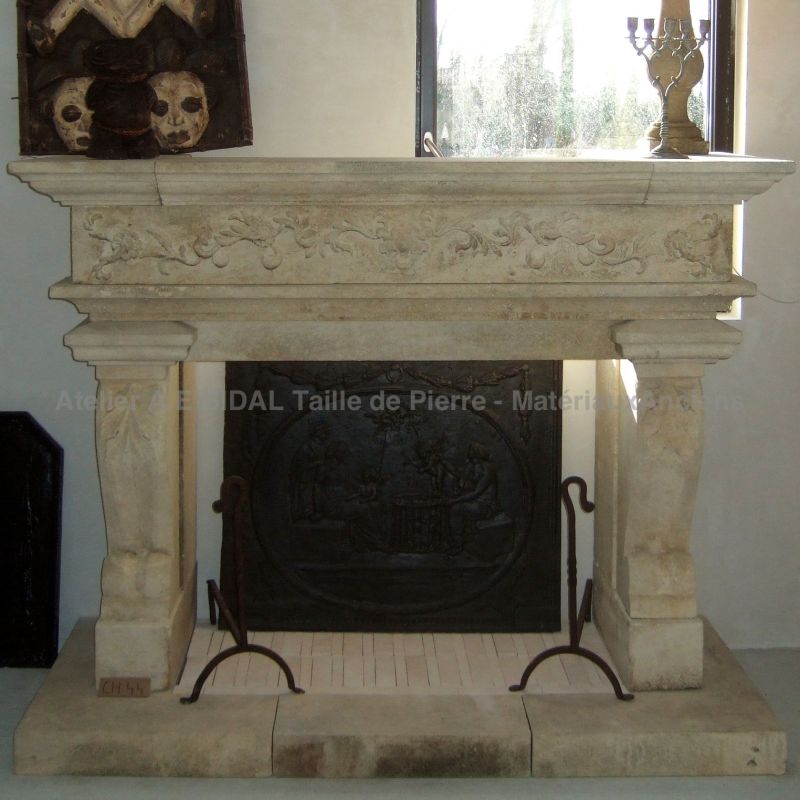 Classic Renaissance mantelpiece in carved limestone - Atelier Alain BIDAL (Provence)