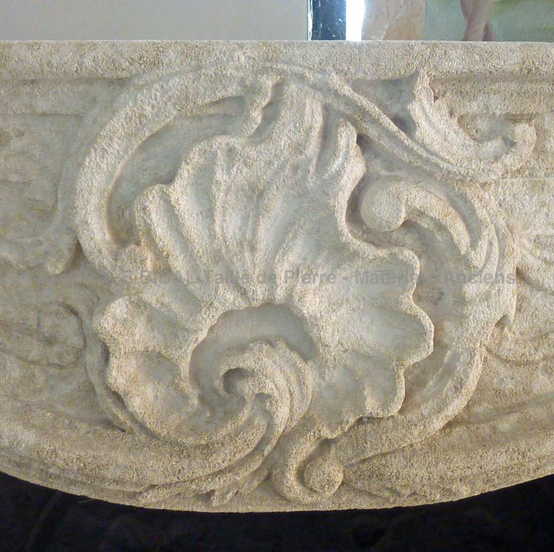 Louis XV style fireplace crafted in limestone - Atelier Alain BIDAL (Provence)