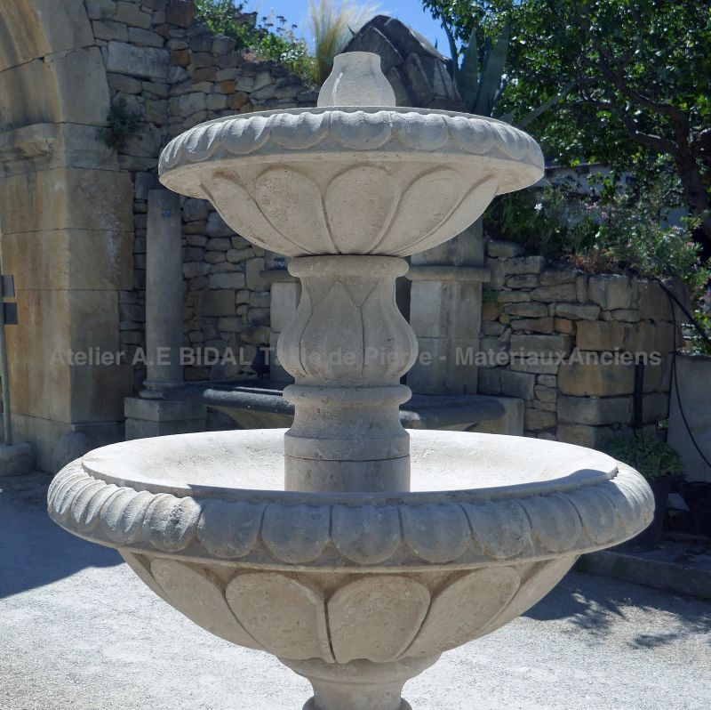 Details of the 2 overflowing bowls on our 2-tier central fountain in stone : Atelier Alain BIDAL