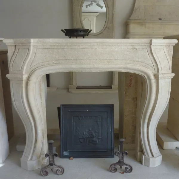 Cheminée de style Louis XV en pierre - Réalisation unique de l'Atelier Alain BIDAL (Provence)