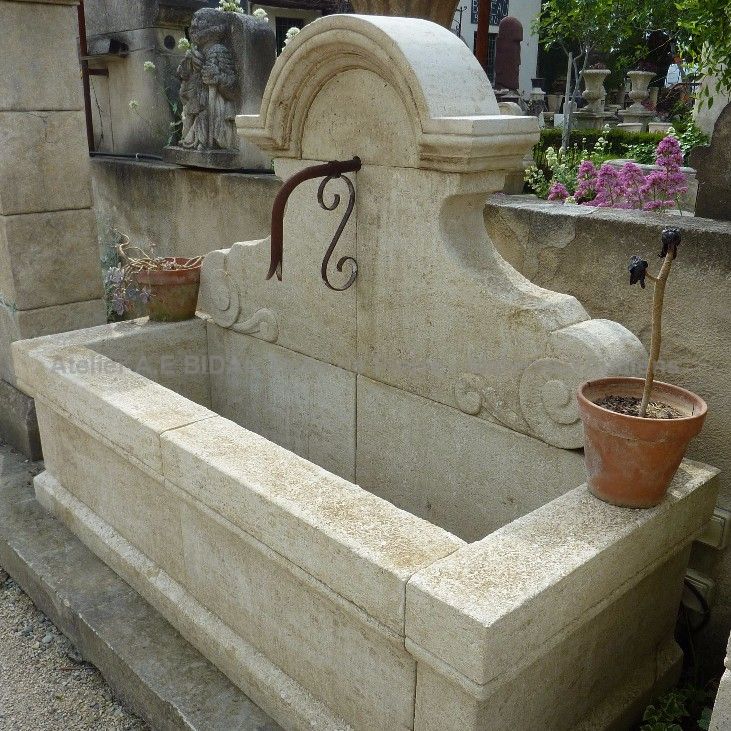 By our stonemason specialized in hand-carving the Avy stone : large garden wall fountain