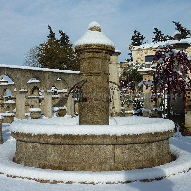 Exceptional fountain in carved limestone by our experienced stone mason in Provence