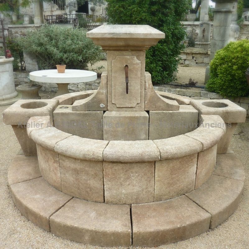 Traditional Provencal village fountain carved in stone - Atelier Alain BIDAL (Provence)