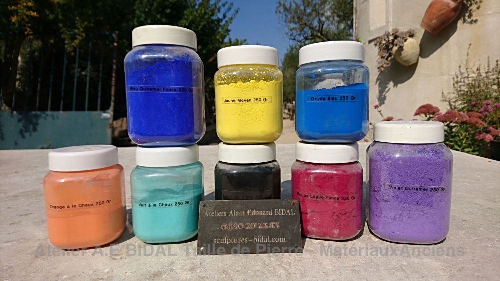 Atelier Alain Bidal : un artisan en Provence qui vous propose fontaines et cheminées en pierre naturelle patinées selon vos souhaits - gratuitement !