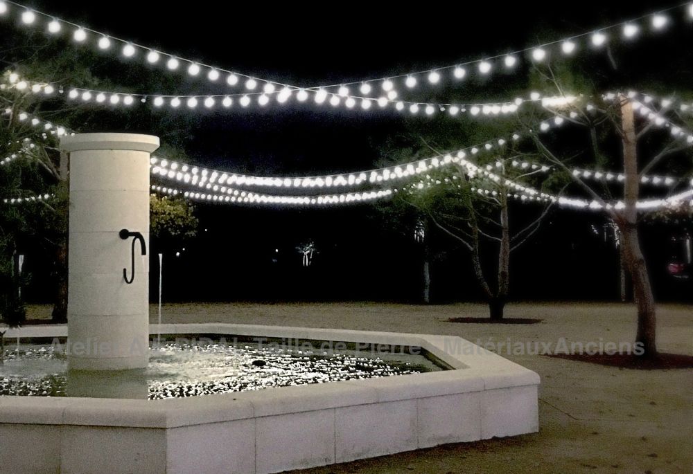 Magnifique fontaine en pierre d'Avy pour Les Villages Nature Paris ǀ Atelier Alain Bidal en Provence.
