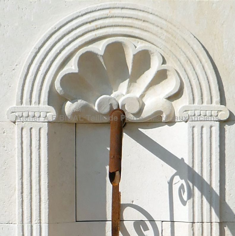 Sculptures made by hand on the pediment of our beautiful white stone wall fountain - Atelier Alain BIDAL (Provence)