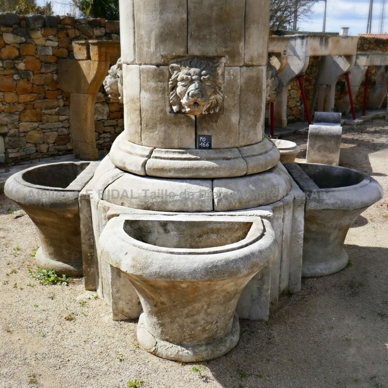 Fontaine de jardin - Fontaine de style rustique et robuste pour l'extérieur - Atelier Alain BIDAL (Provence)
