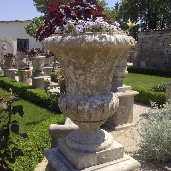 Vase in Stonecarving in Medicis style ( new edition by our stone mason)