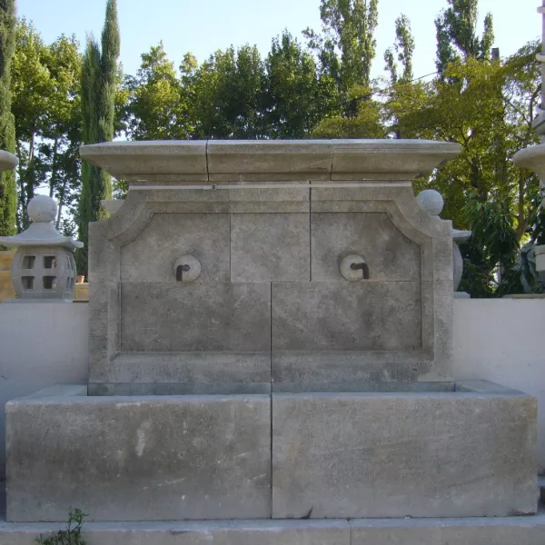 Fontaine rustique de l'atelier Bidal en Provence