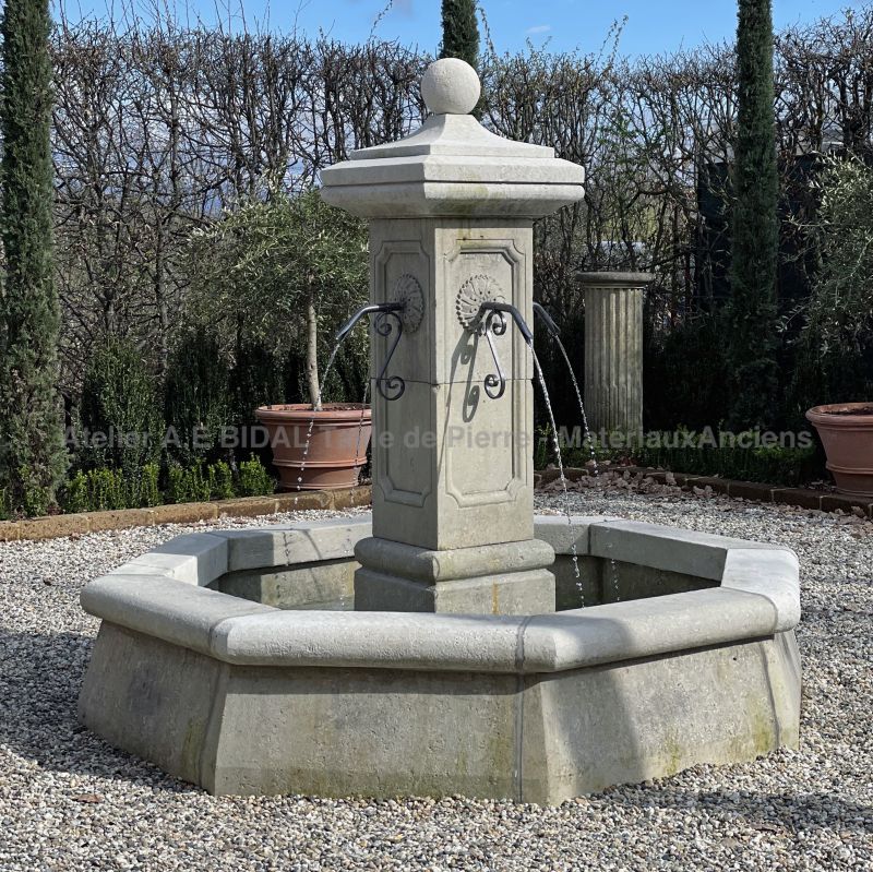 Large central fountain of Provence in frost-resistant limestone by the artisan stone-cutter Alain BIDAL (Provence)