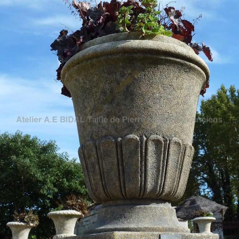 Big picture of the stone vase by the AE Bidal workshop - stone deco