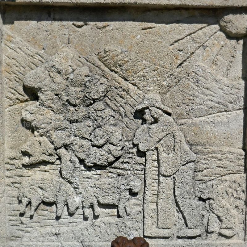 Sculpture handmade on our fountain of Provence carved in stone - Atelier BIDAL, Provence