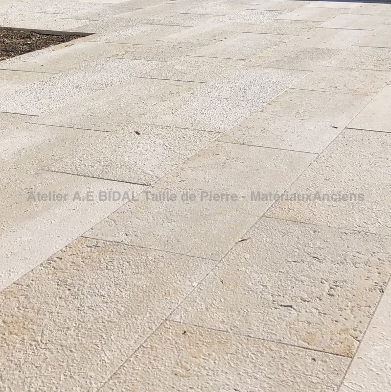 Dallage en pierre naturelle non gélive : Atelier Alain BIDAL - Provence