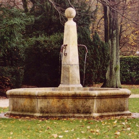 Fontaine de jardin à 3 niveaux : colonne avec vasques à débordements