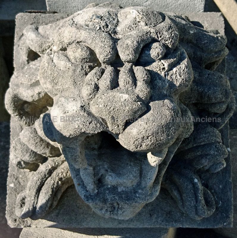 Tête de lion : sculpture en pierre patinée - Atelier Alain BIDAL (Provence)