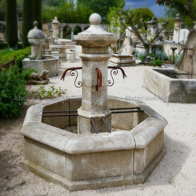Provence stone fountain | Central fountain created by the stone mason Alain BIDAL