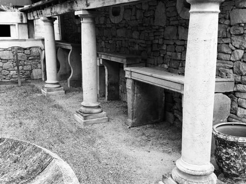 At Bidal's, master stonecutter in Provence, we offer authentic columns crafted in natural stone.