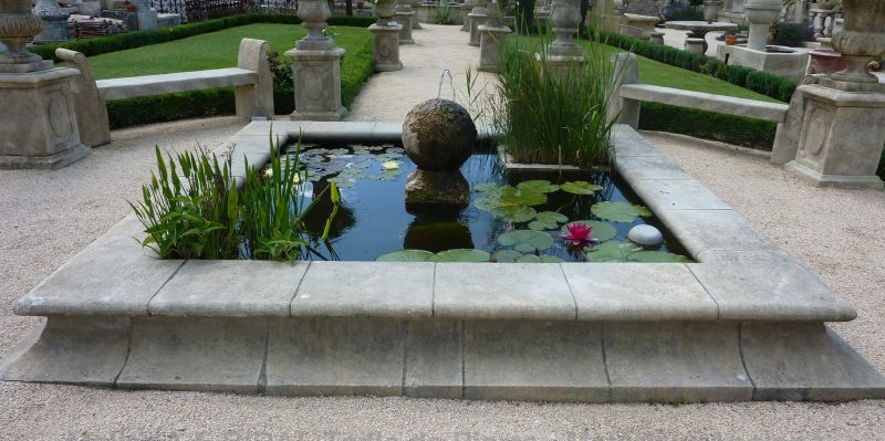 Useful garden pond crafted by the stonemason Alain BIDAL (Provence)